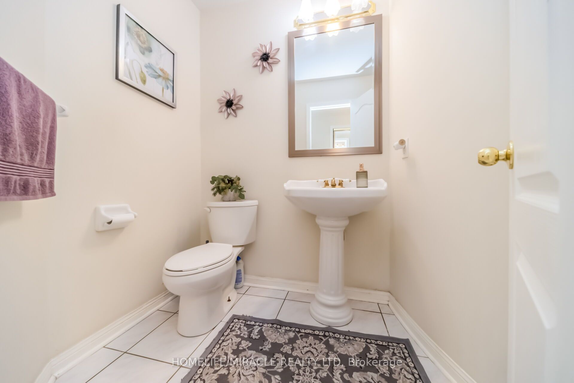 W13584994 Property Photo 23
