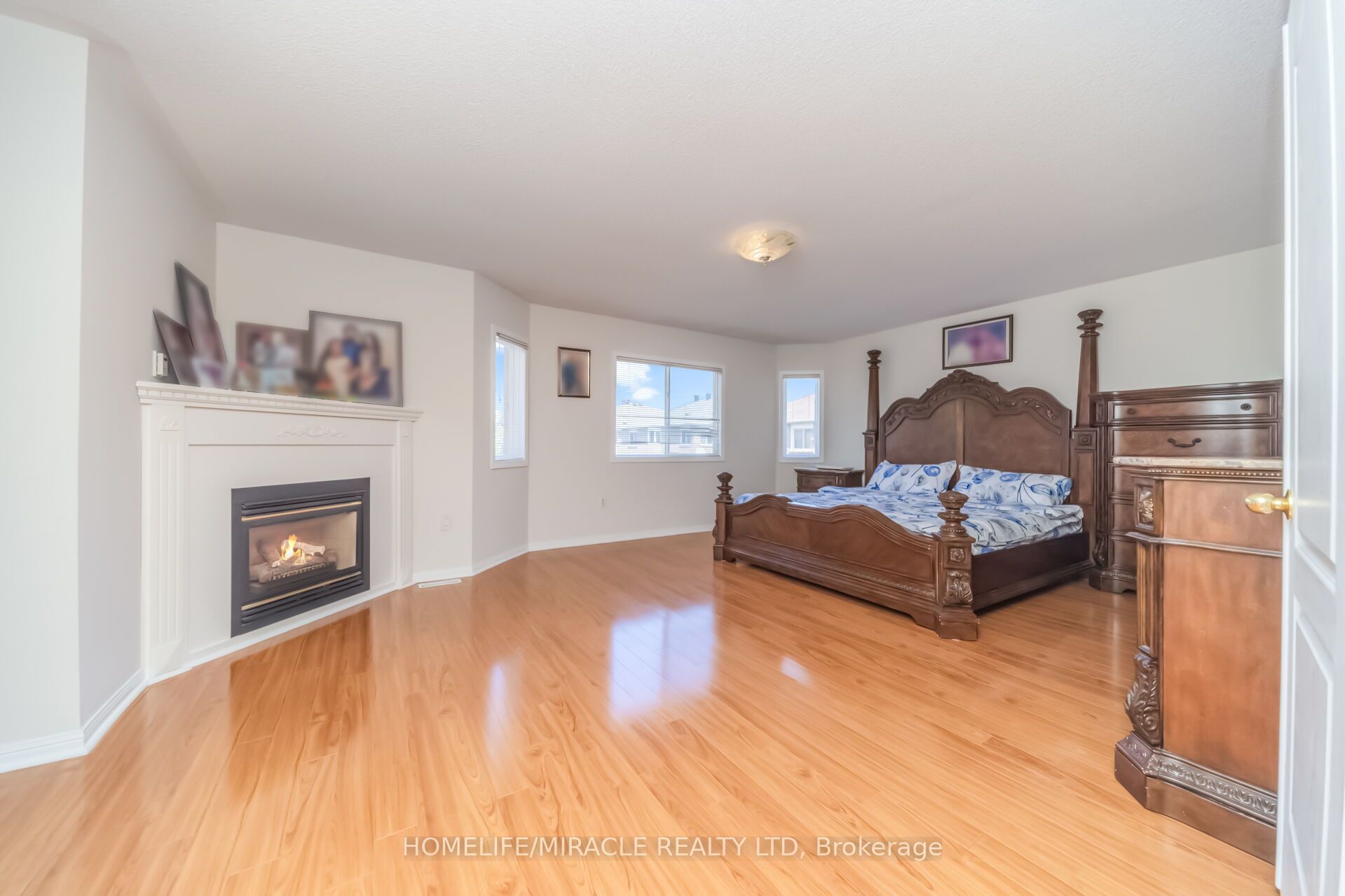 W13584994 Property Photo 27