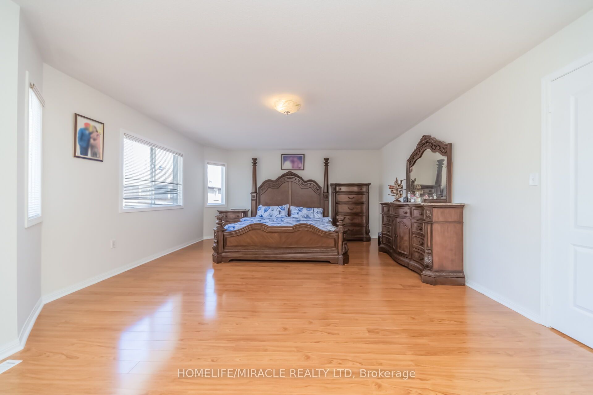 W13584994 Property Photo 28
