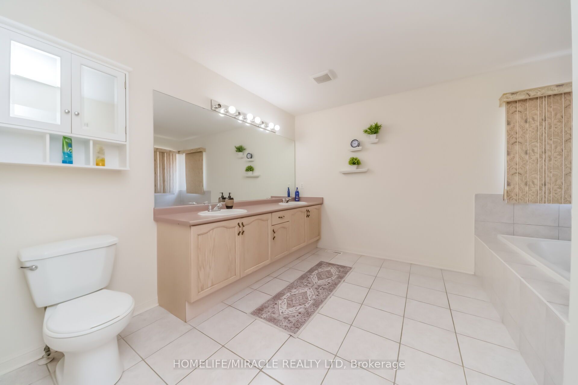 W13584994 Property Photo 30