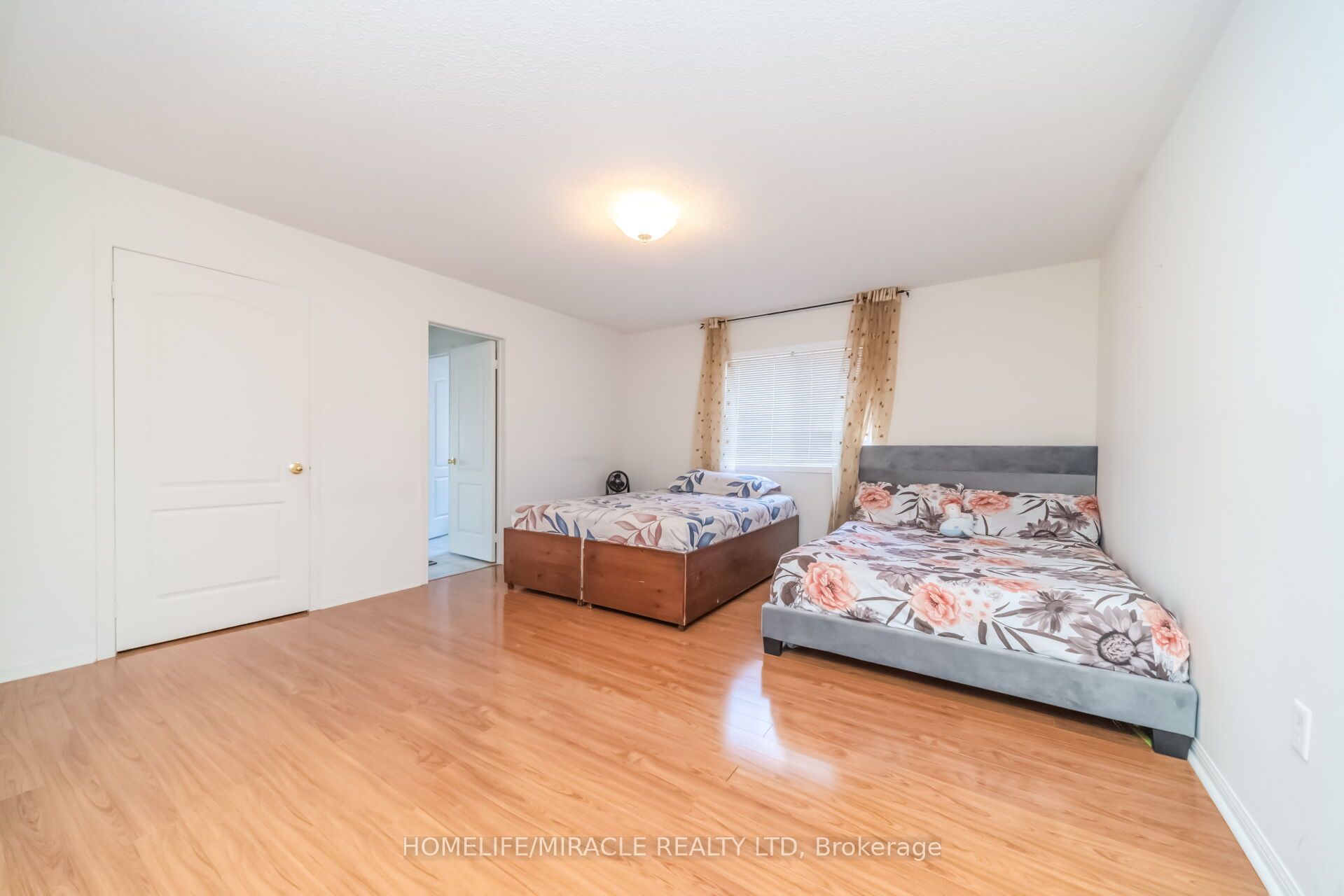 W13584994 Property Photo 33