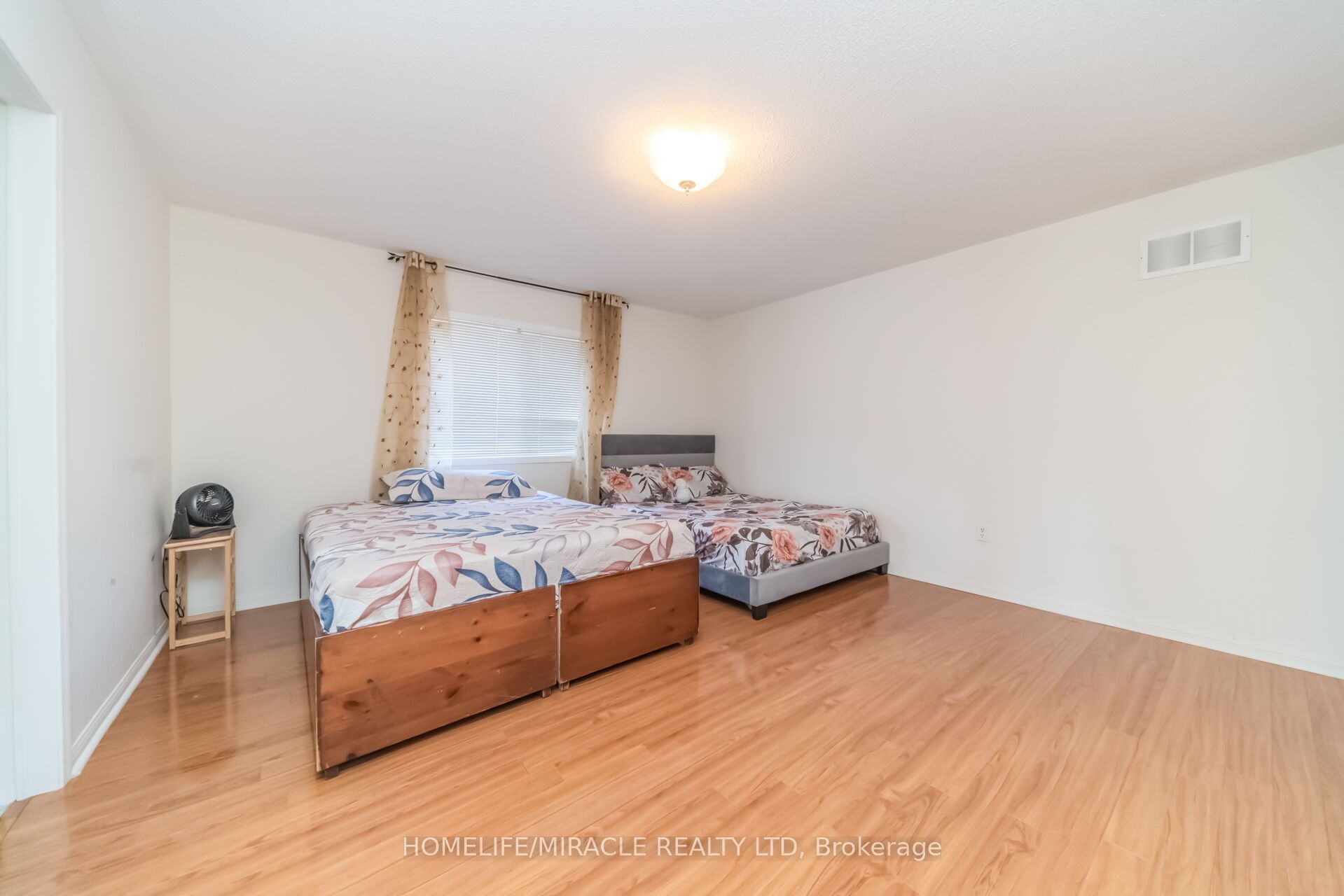 W13584994 Property Photo 34