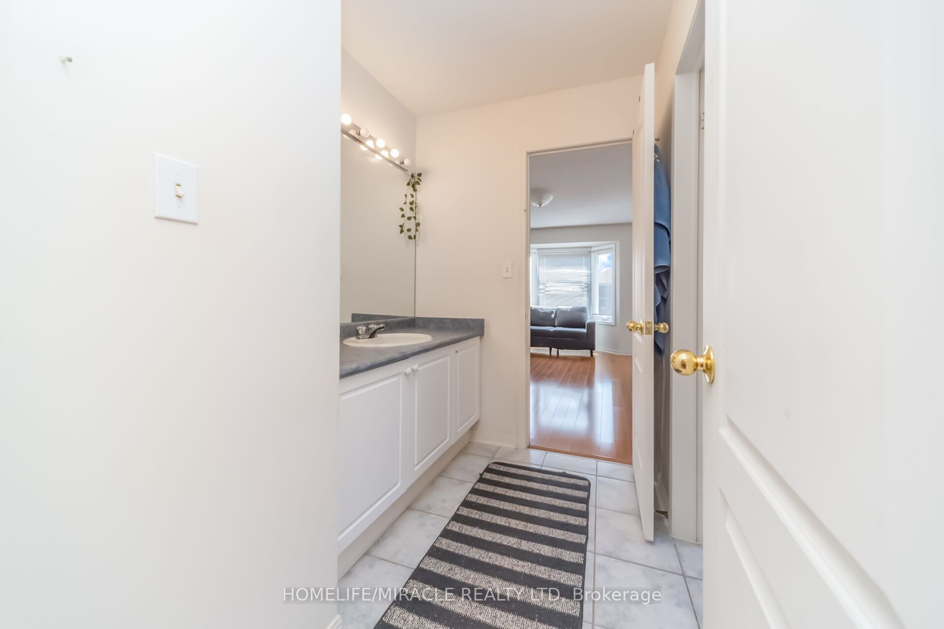 W13584994 Property Photo 35