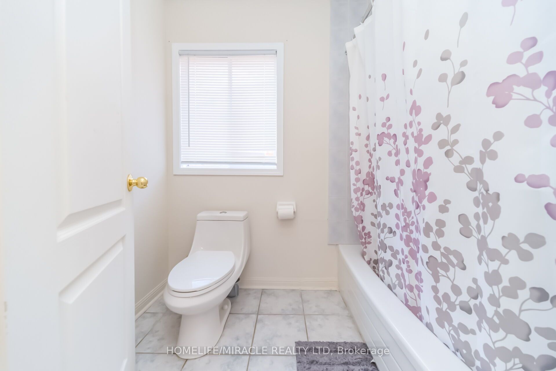 W13584994 Property Photo 36