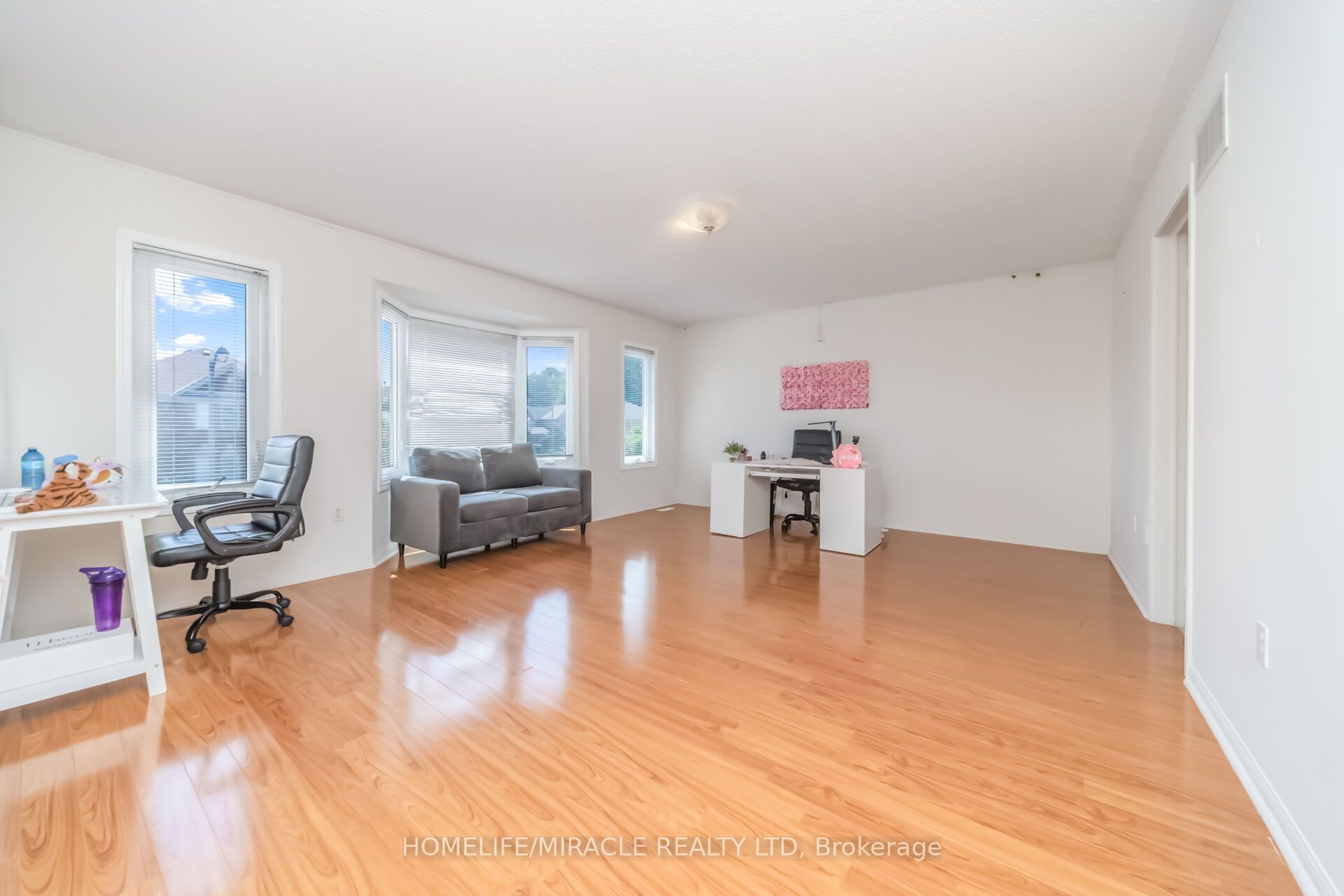 W13584994 Property Photo 38