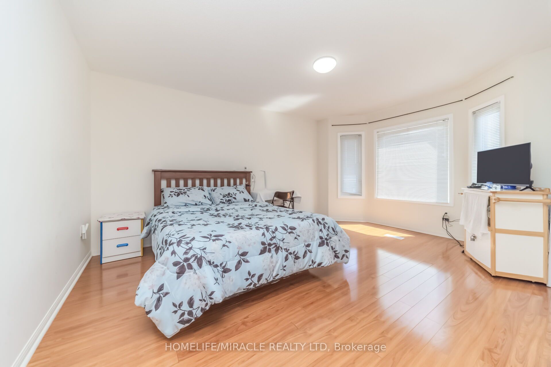 W13584994 Property Photo 41