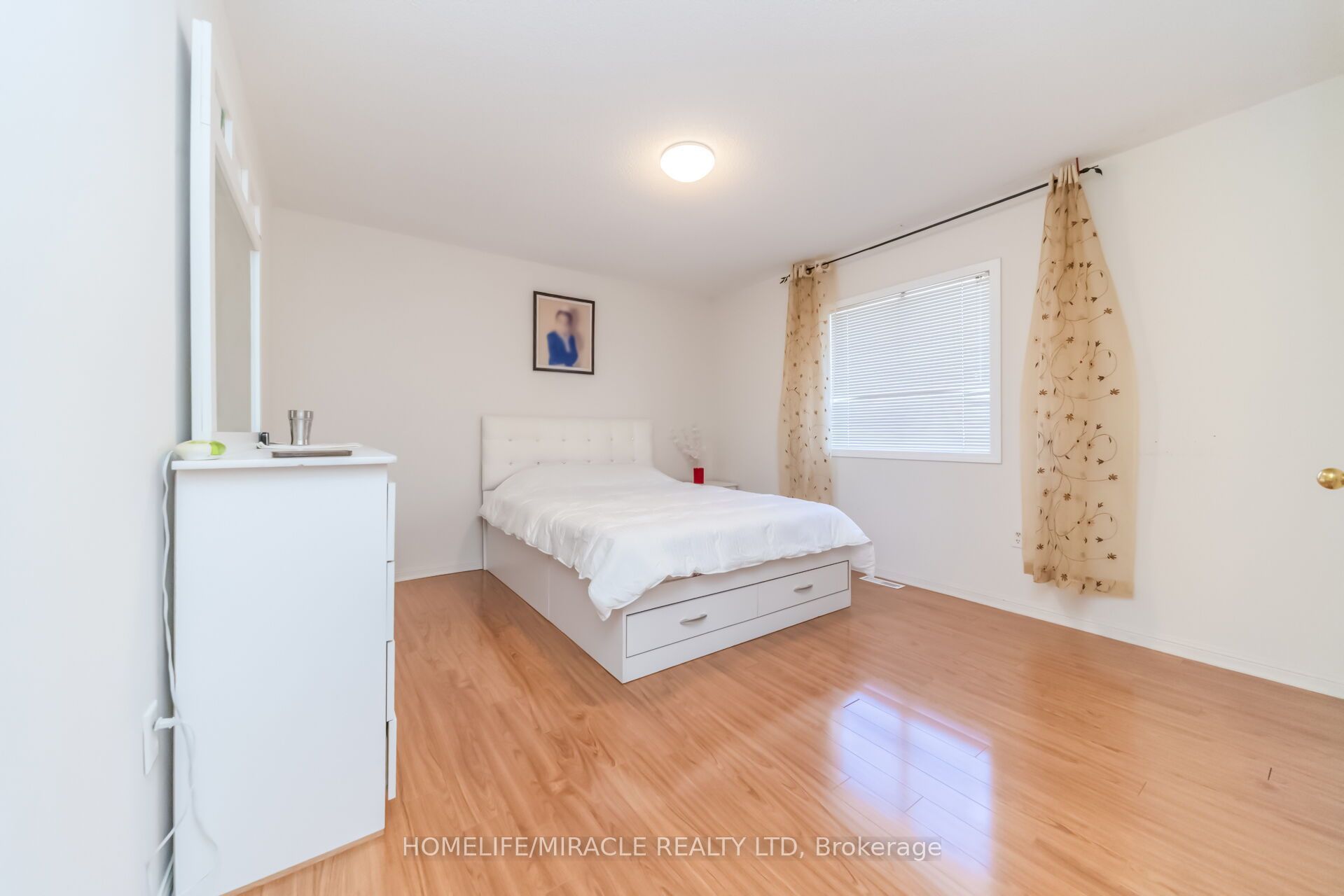 W13584994 Property Photo 45