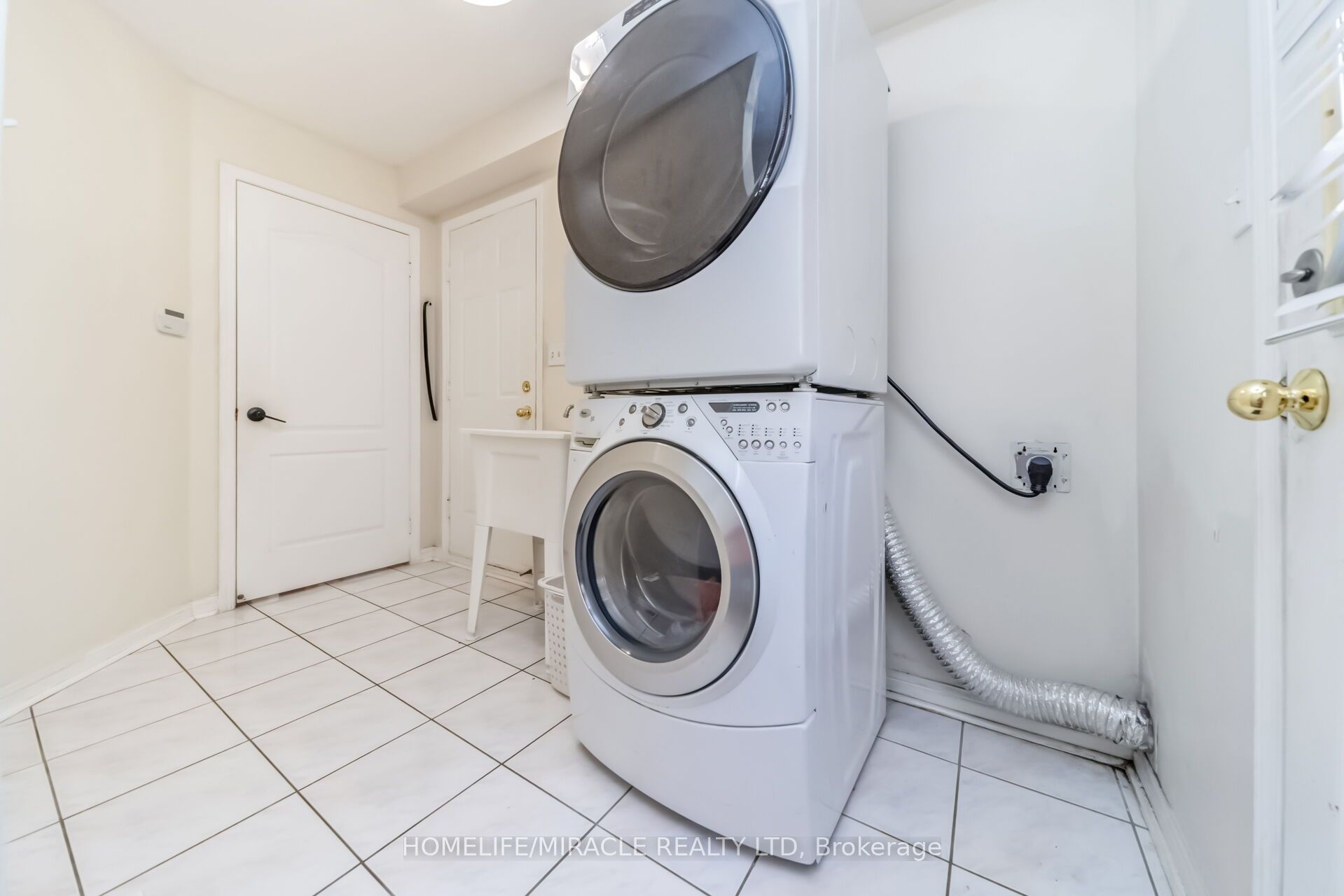W13584994 Property Photo 47