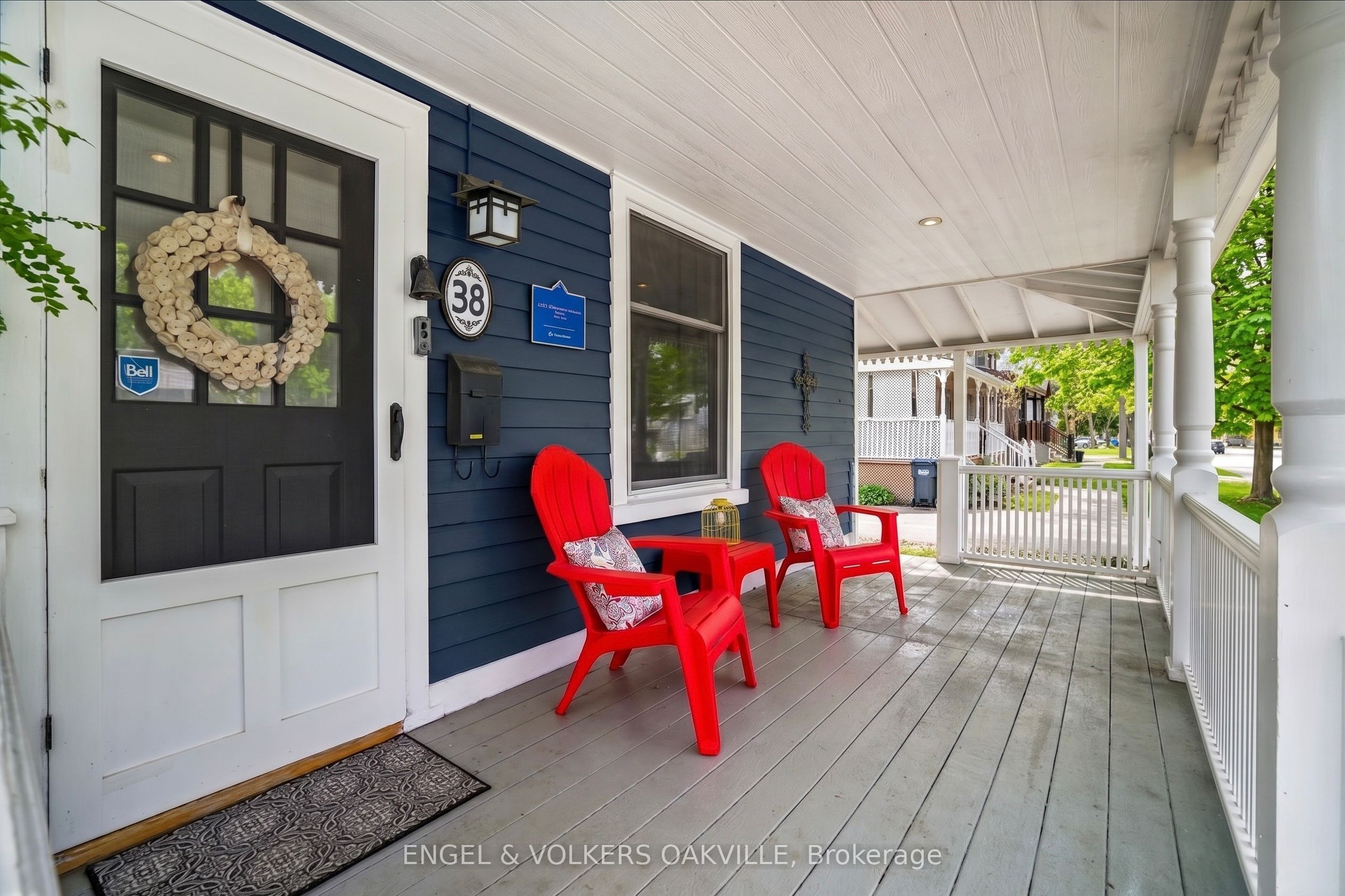 38 John Street S Property Photo 2