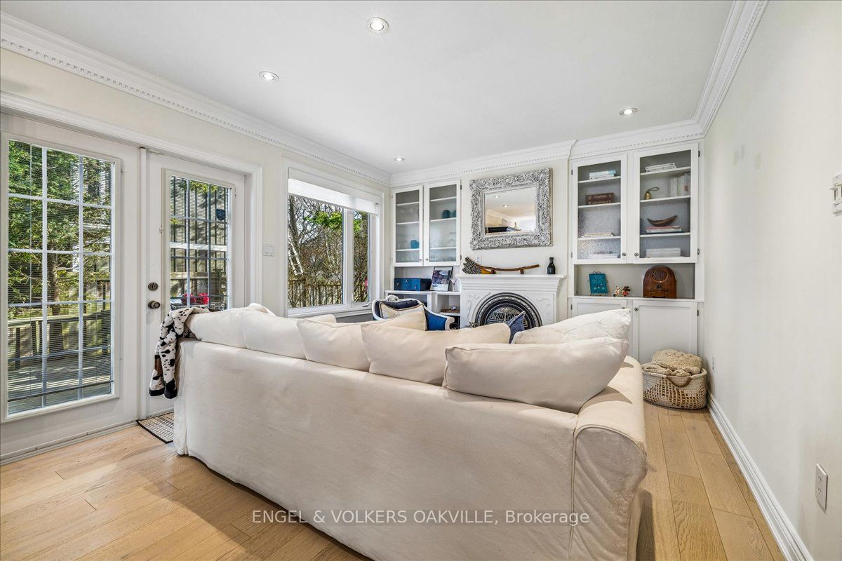 38 John Street S Property Photo 8
