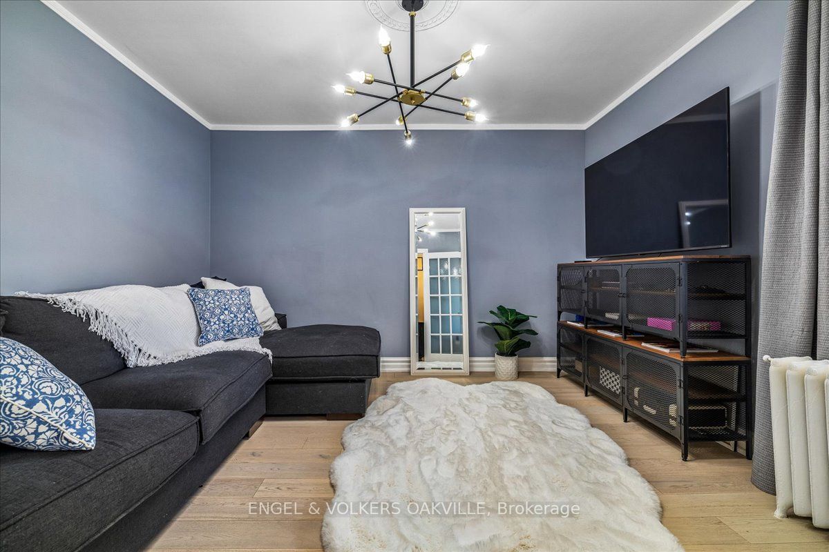38 John Street S Property Photo 16