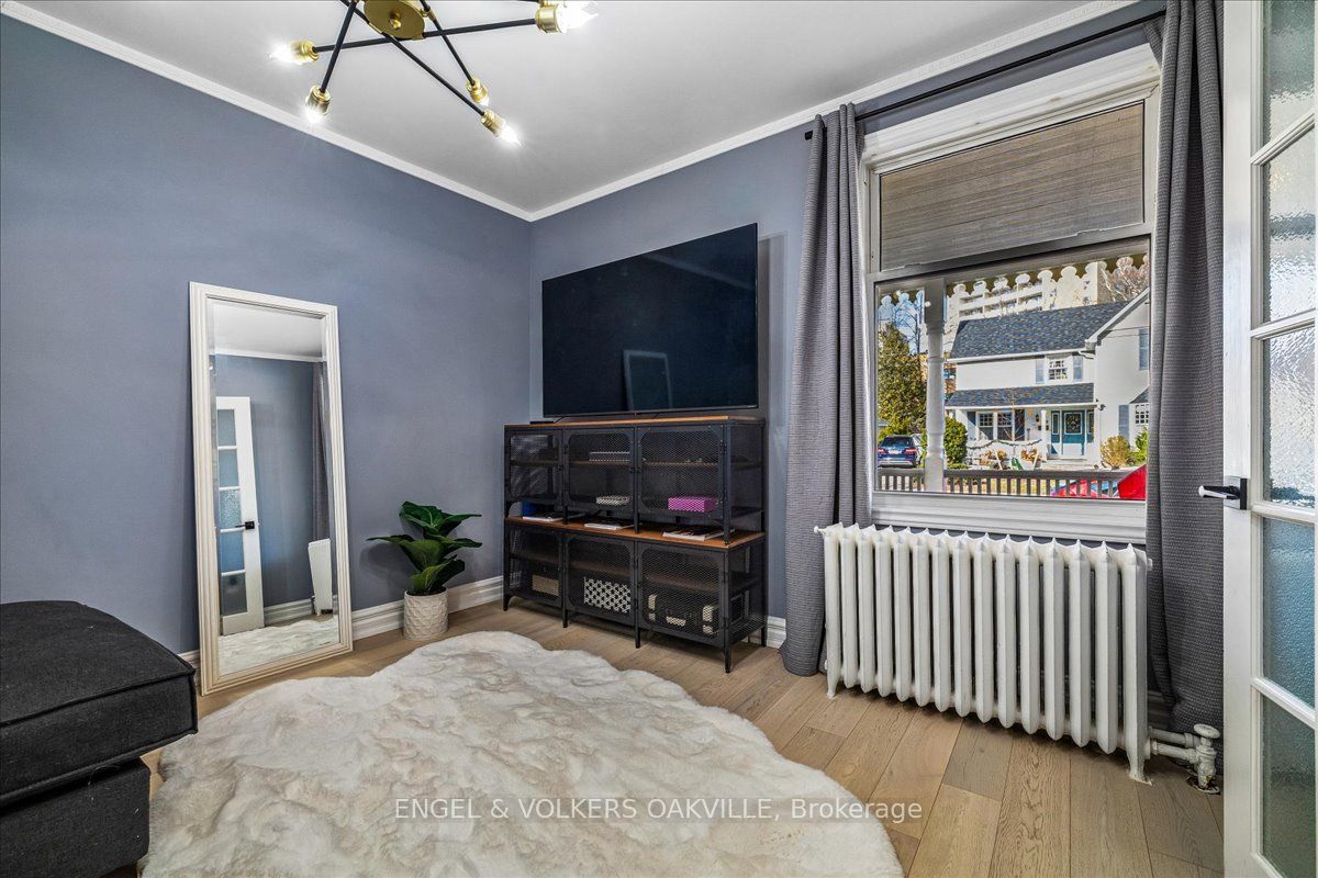 38 John Street S Property Photo 17