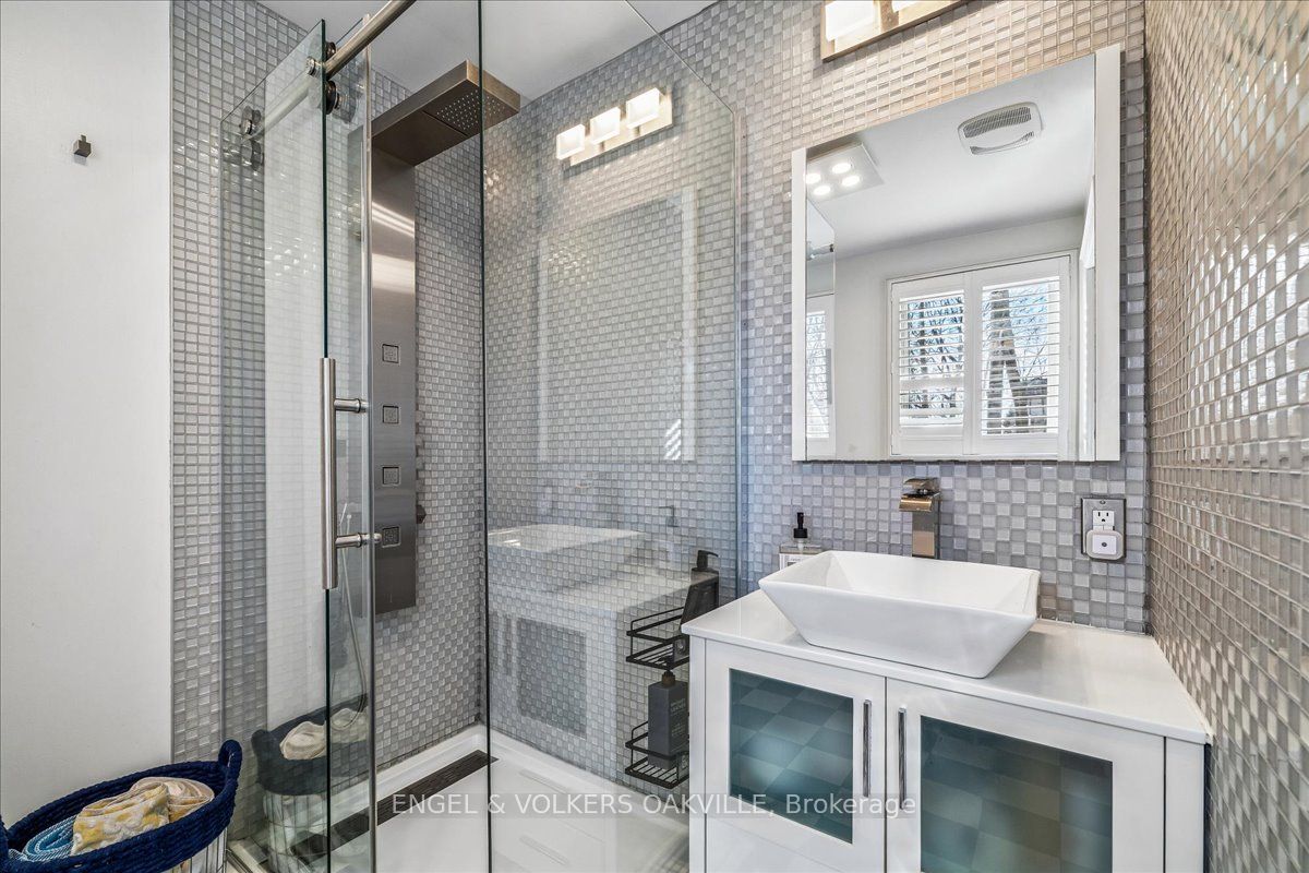 38 John Street S Property Photo 18