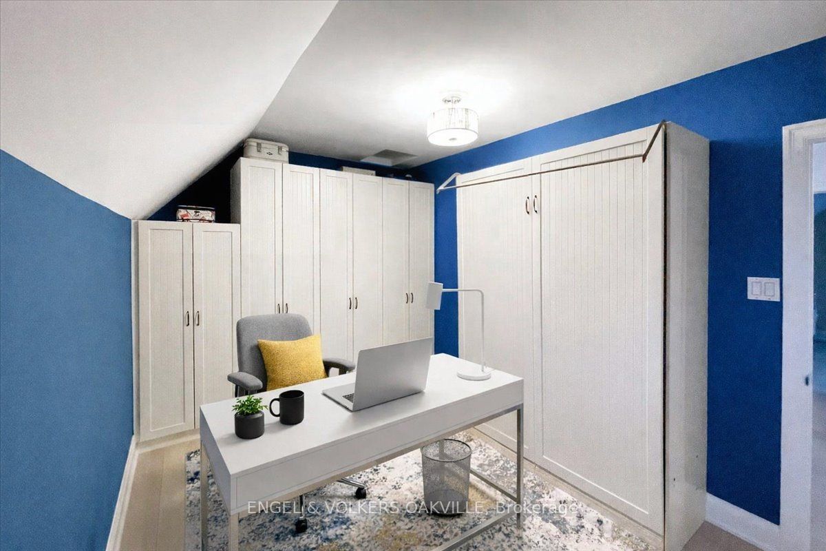 38 John Street S Property Photo 23