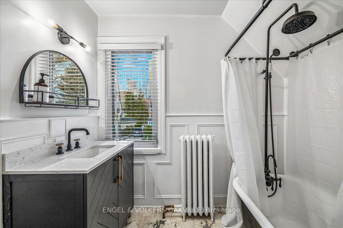 38 John Street S Property Photo 25