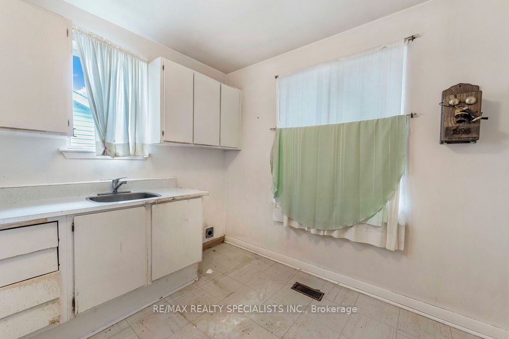 122 Cordella Avenue Property Photo 11