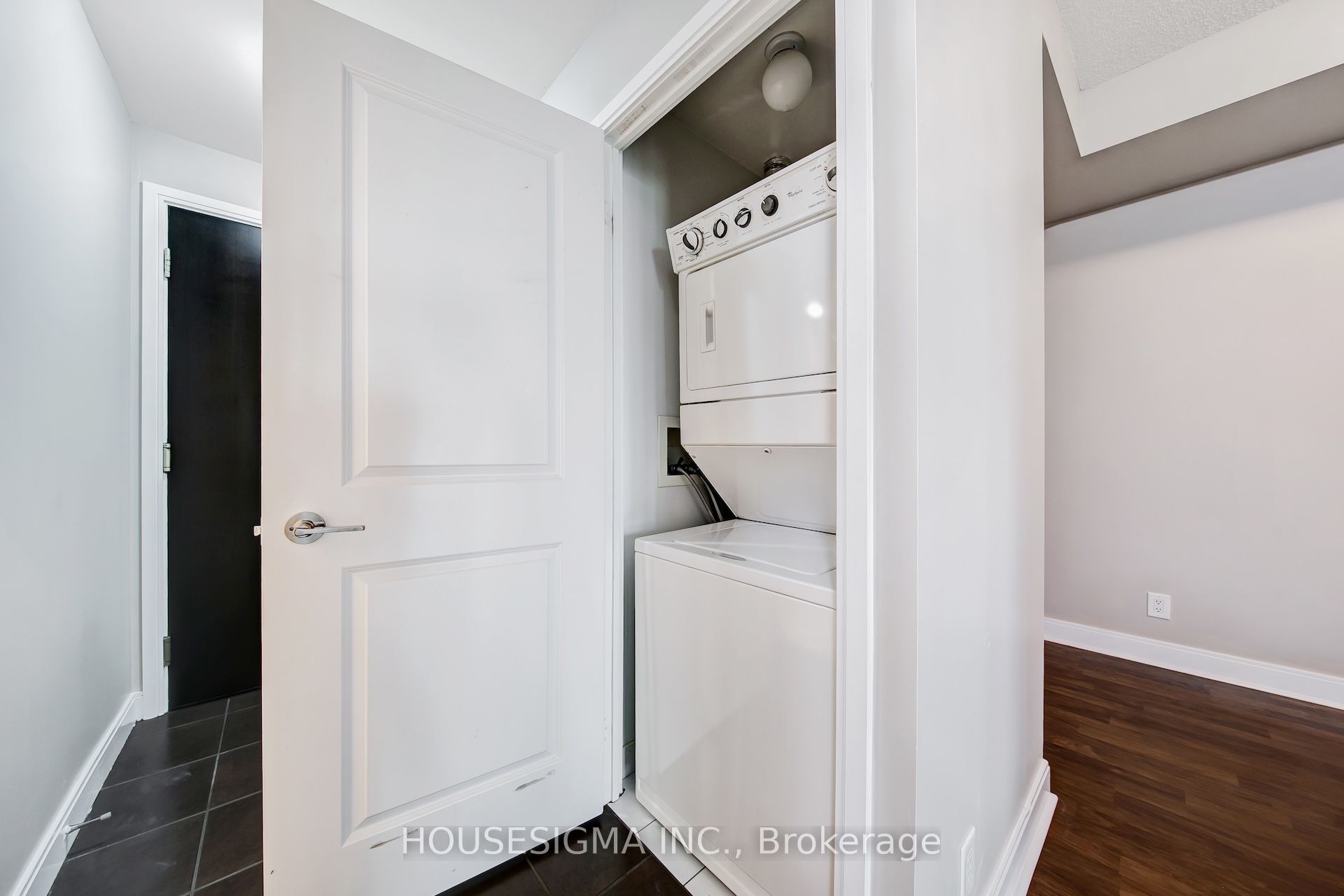 60 Absolute Avenue 507 Property Photo 6