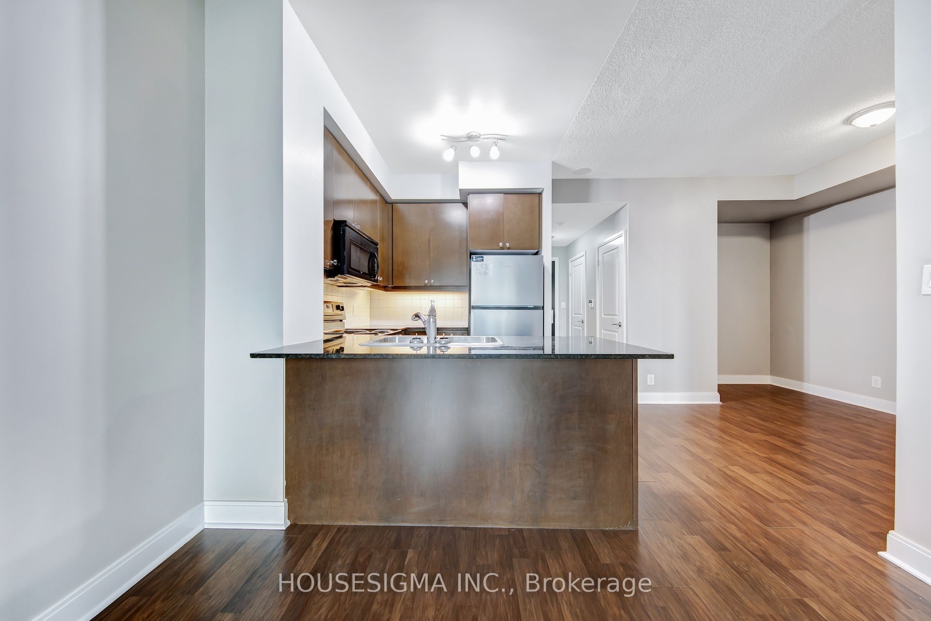 60 Absolute Avenue 507 Property Photo 11