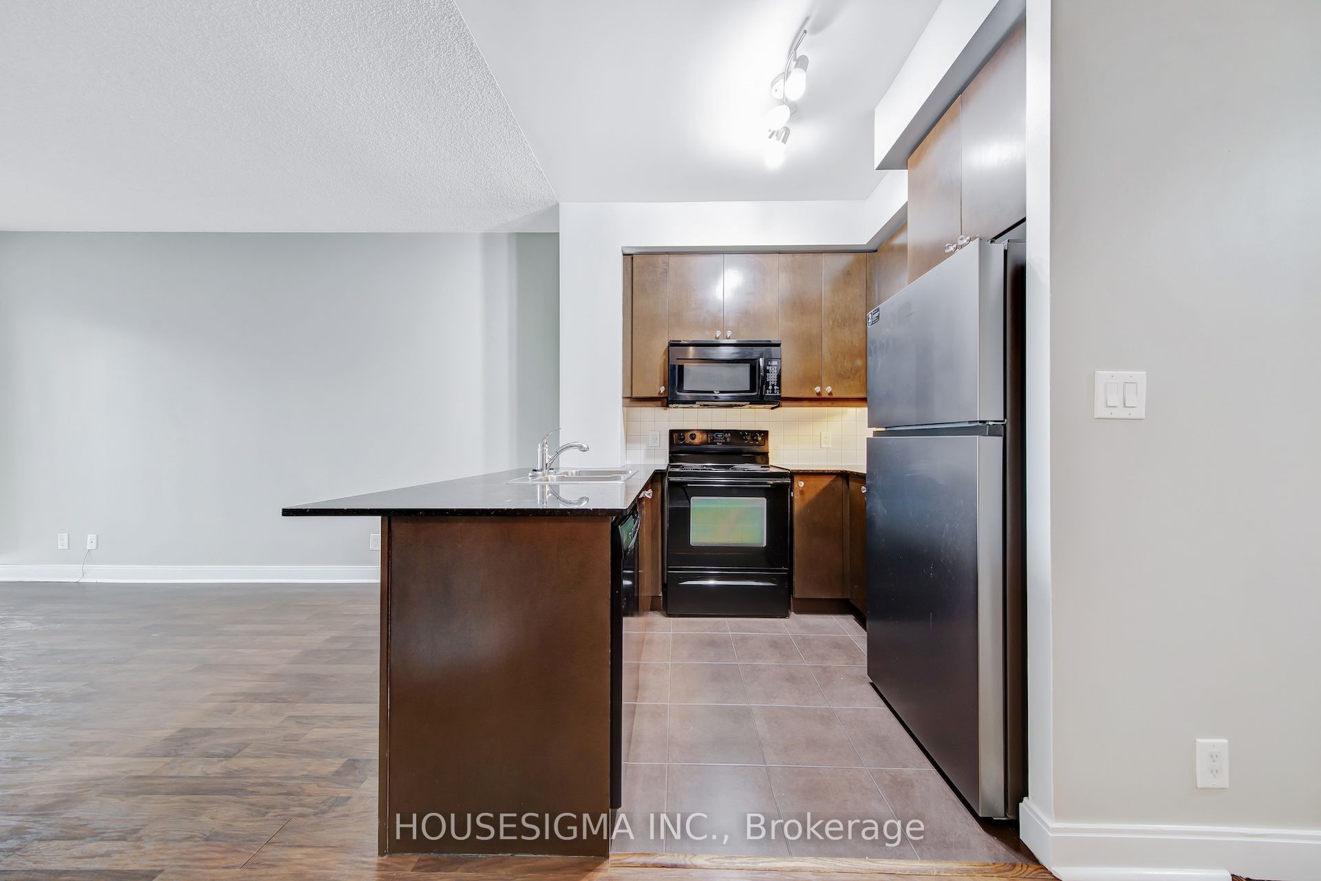 60 Absolute Avenue 507 Property Photo 13
