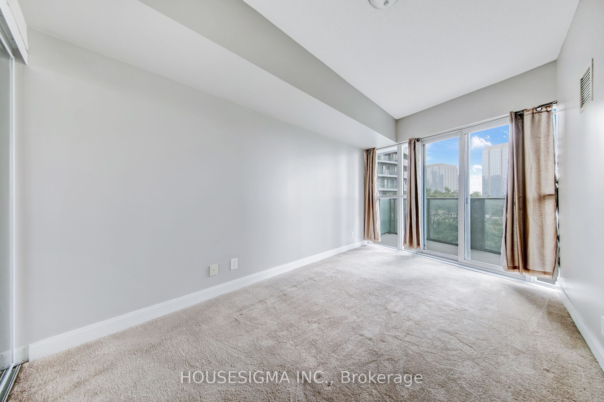 60 Absolute Avenue 507 Property Photo 17