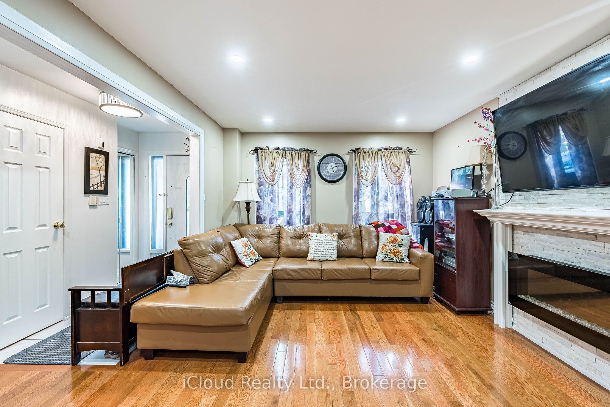 135 Autumn Glen Circle Property Photo 6
