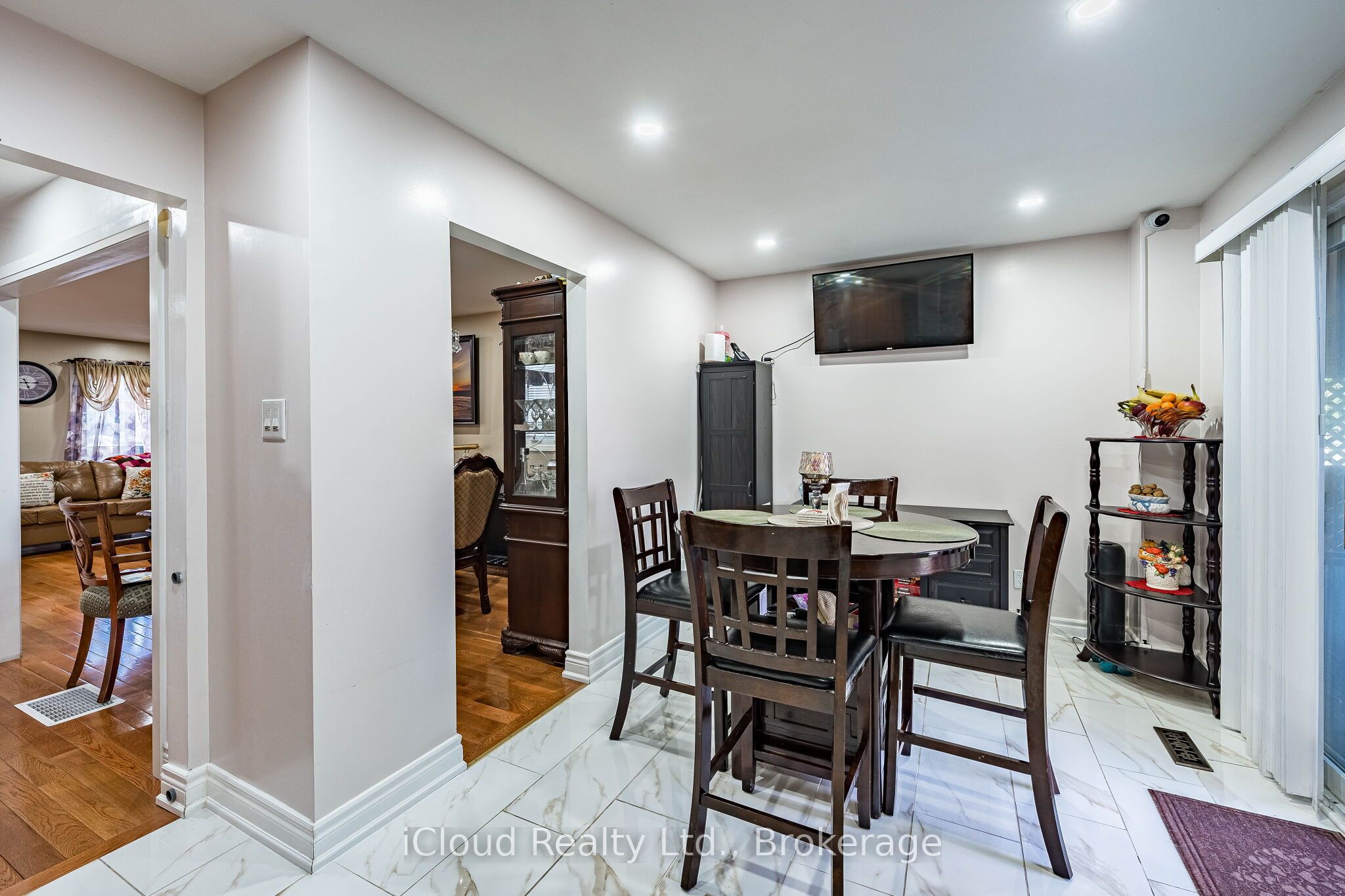 135 Autumn Glen Circle Property Photo 14