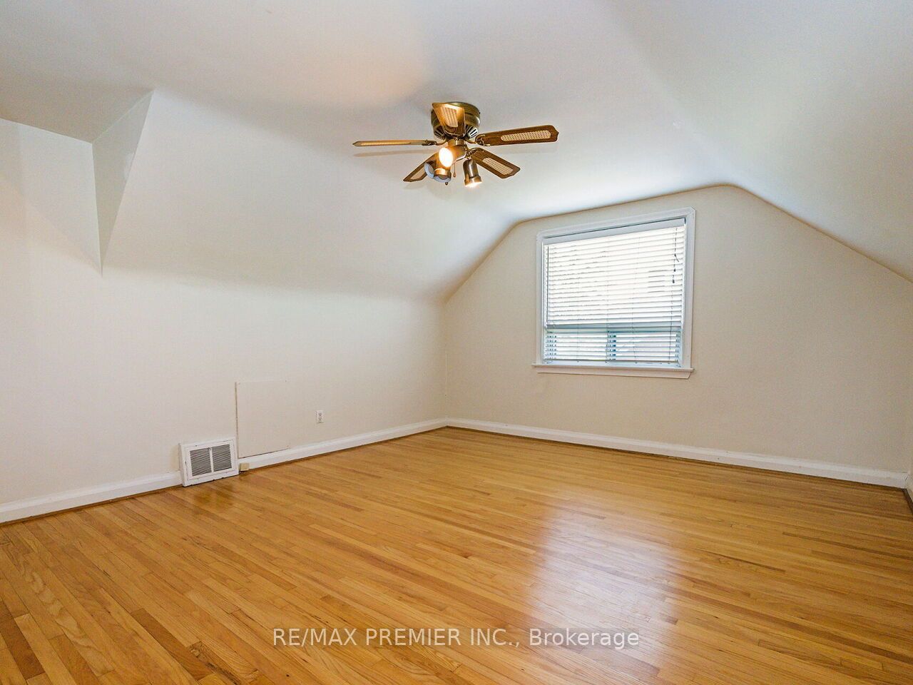 7 Mayall Avenue Property Photo 19