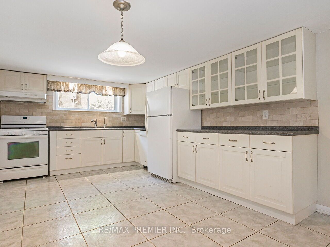 7 Mayall Avenue Property Photo 30