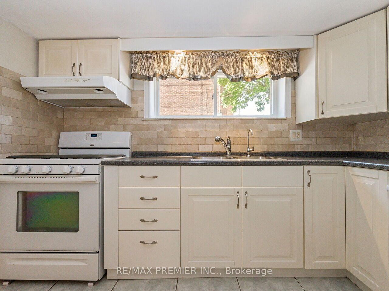 7 Mayall Avenue Property Photo 32