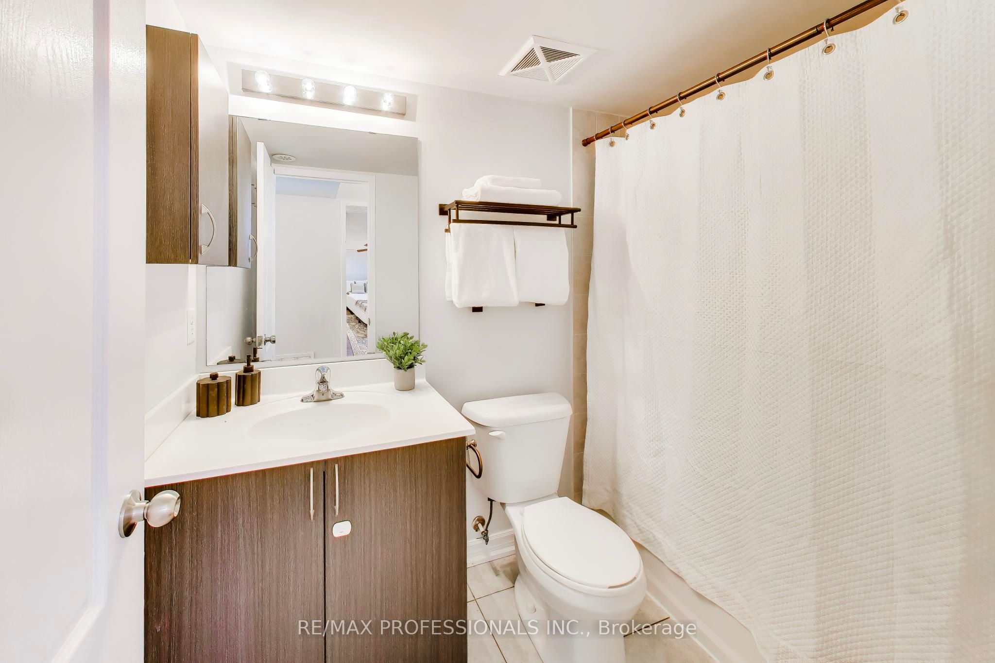 2460 Post Road 19 Property Photo 19