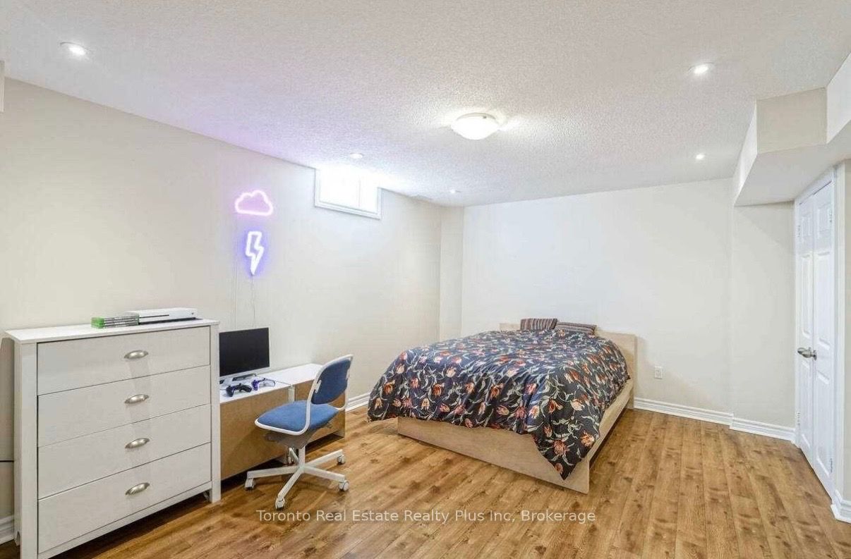 42 Crystalview Crescent #lower Property Photo 5