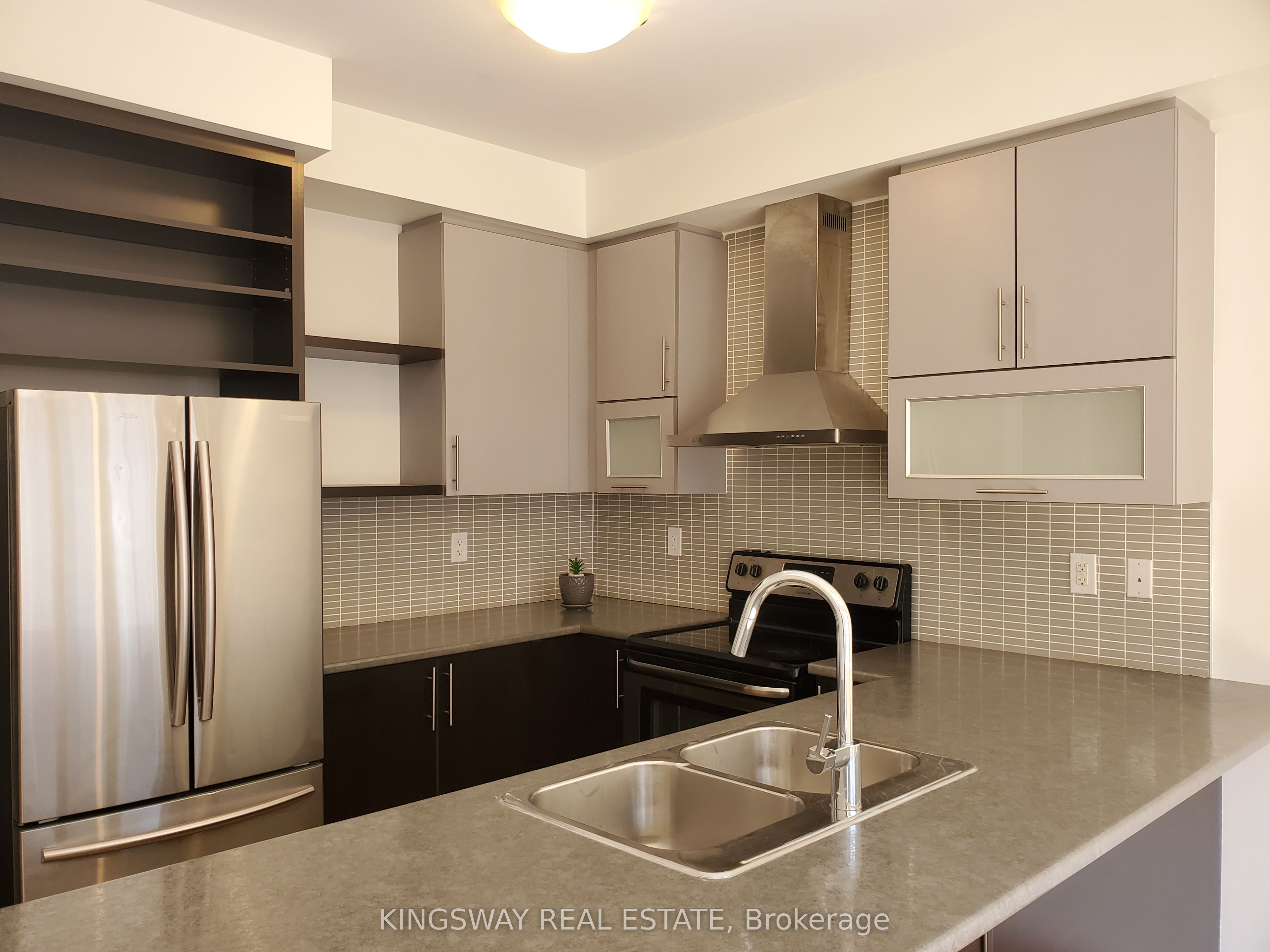 593 Remembrance Road Property Photo 7
