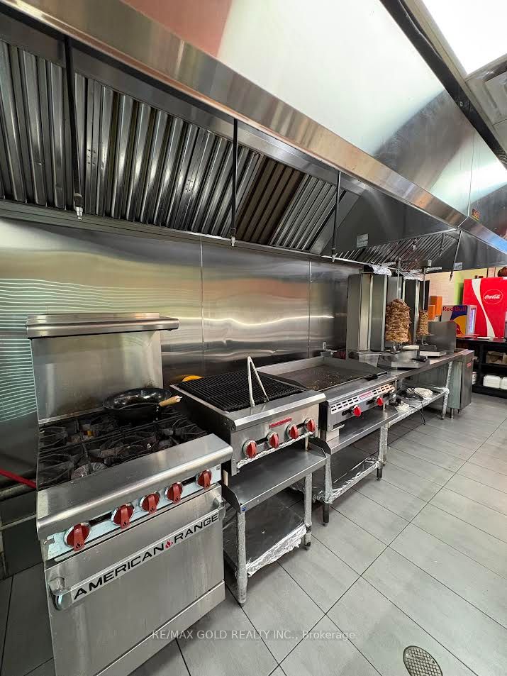 146 Lakeshore Road W Property Photo 4