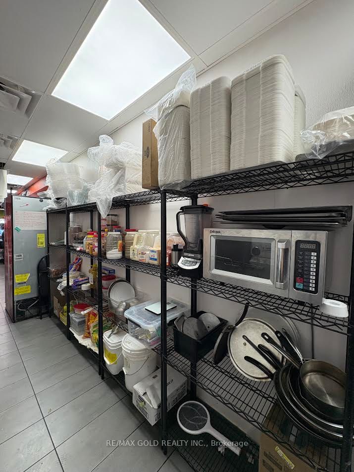146 Lakeshore Road W Property Photo 8