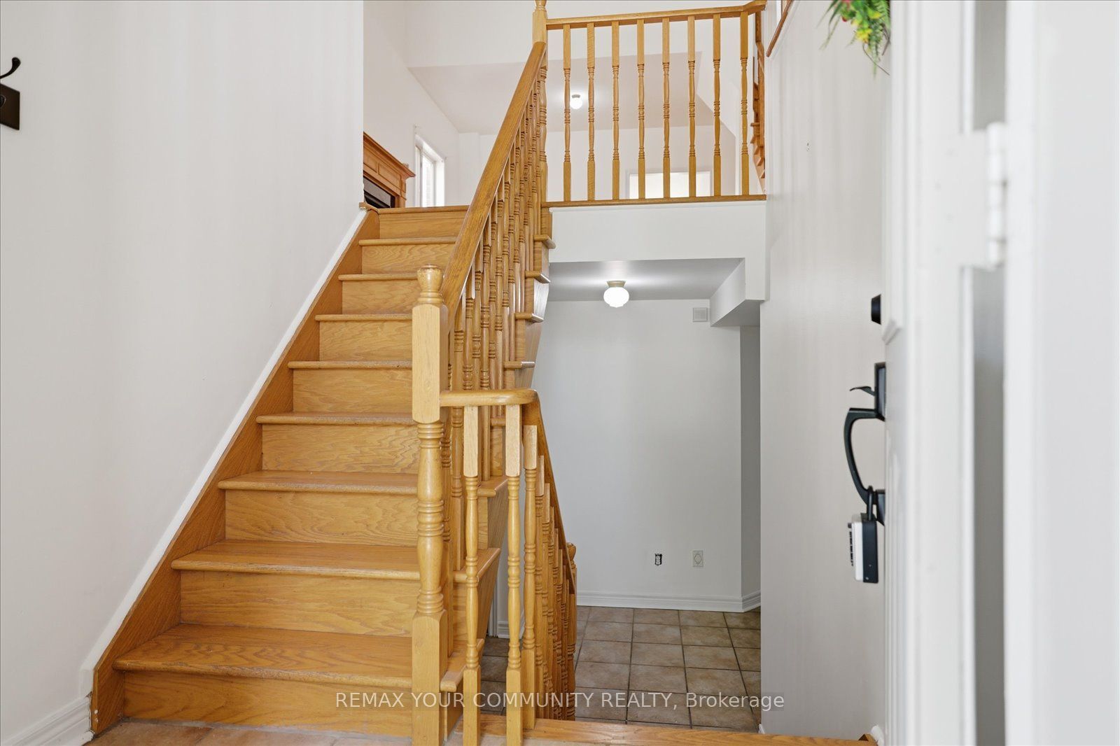 6926 Early Settler Row Property Photo 3
