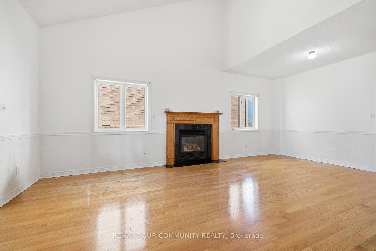 6926 Early Settler Row Property Photo 5