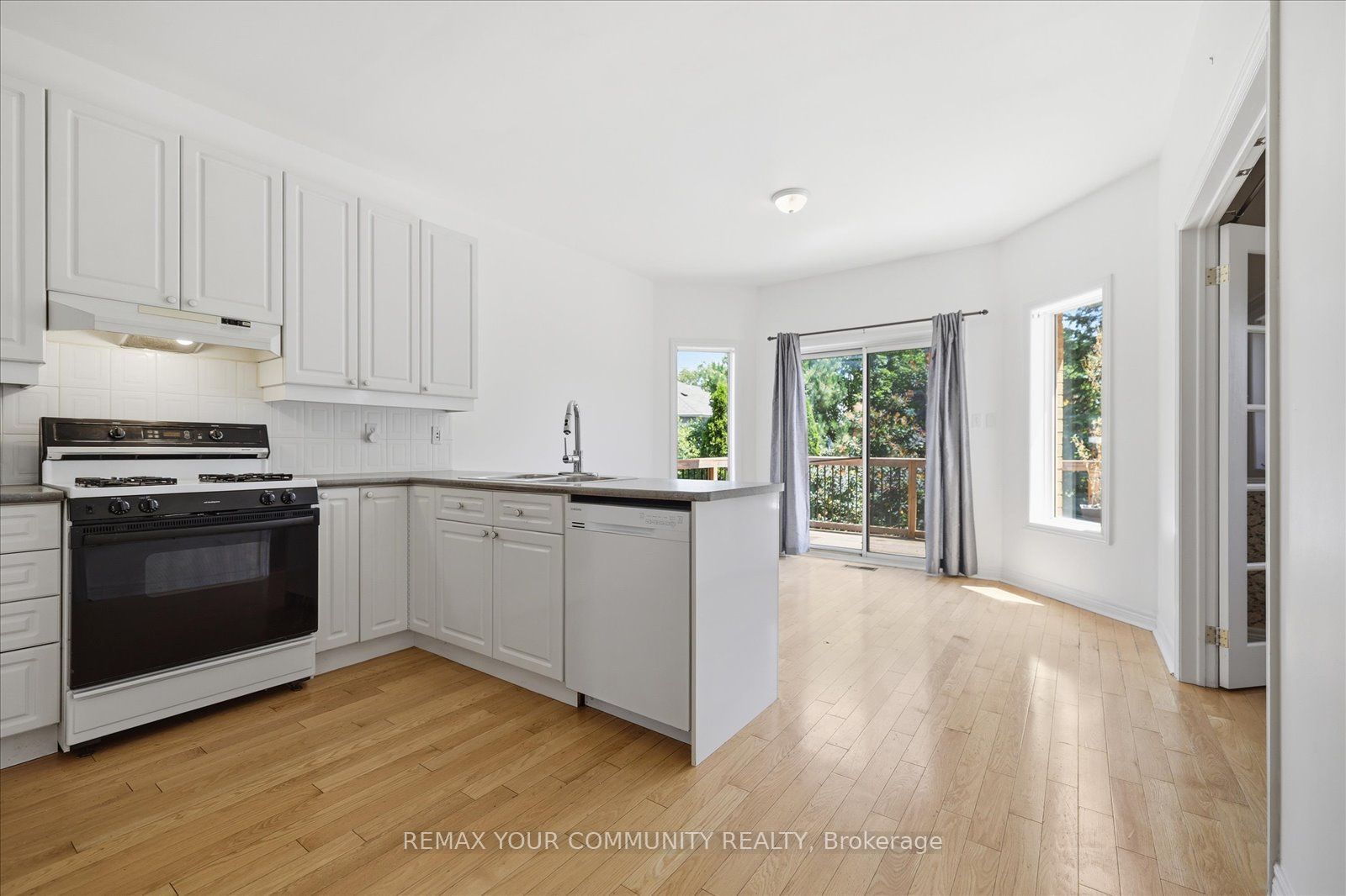 6926 Early Settler Row Property Photo 10