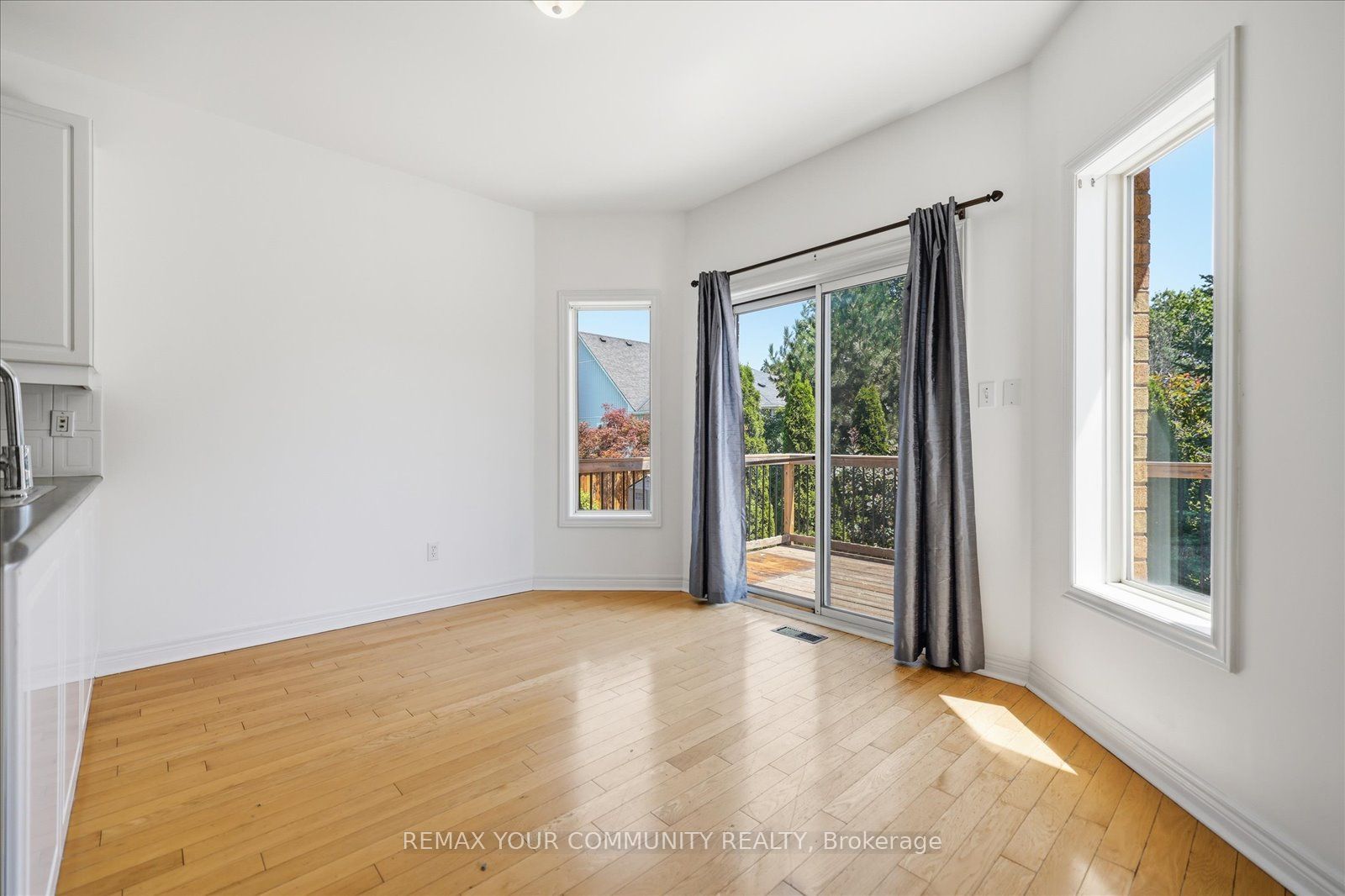 6926 Early Settler Row Property Photo 11