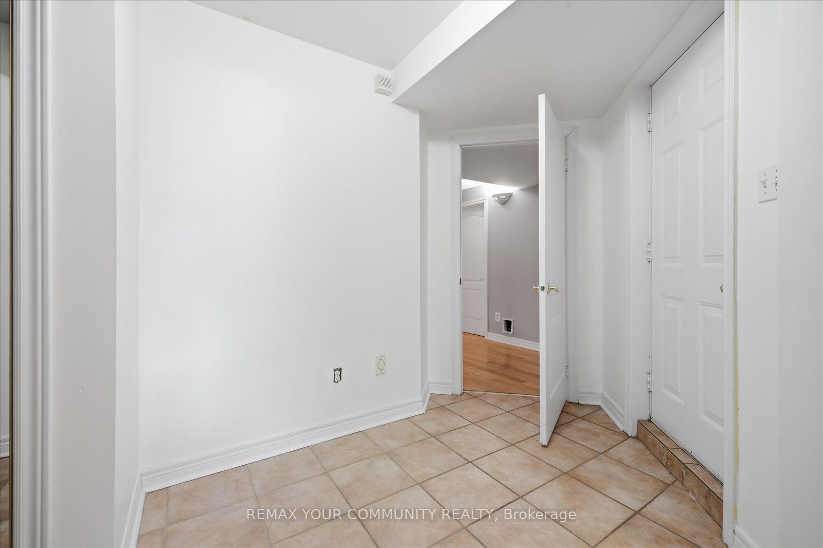 6926 Early Settler Row Property Photo 27