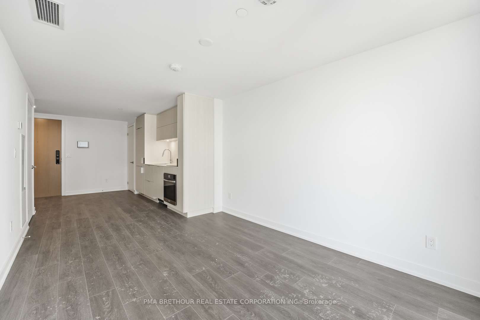 370 Martha Street 2508 Property Photo 3