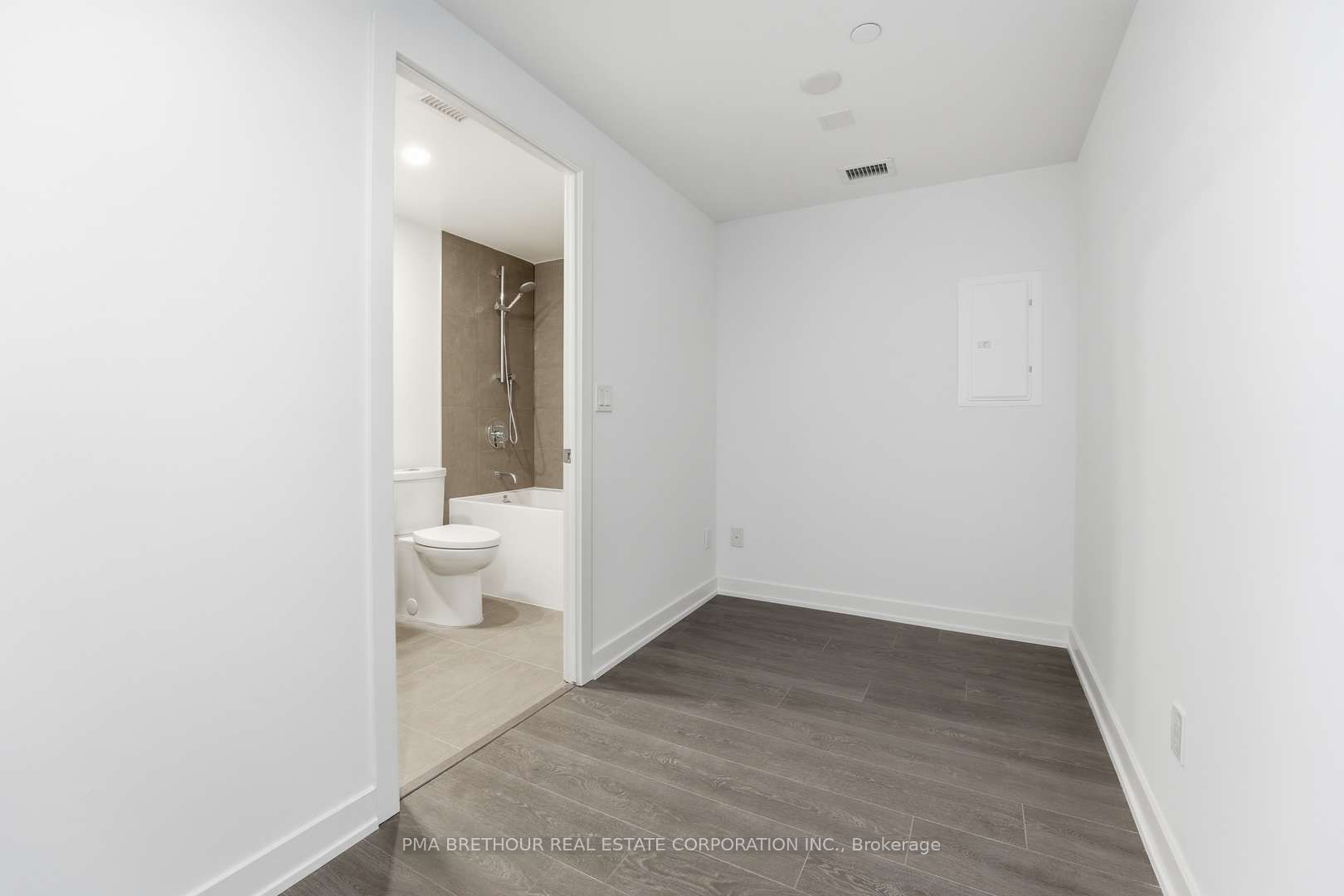 370 Martha Street 2508 Property Photo 5