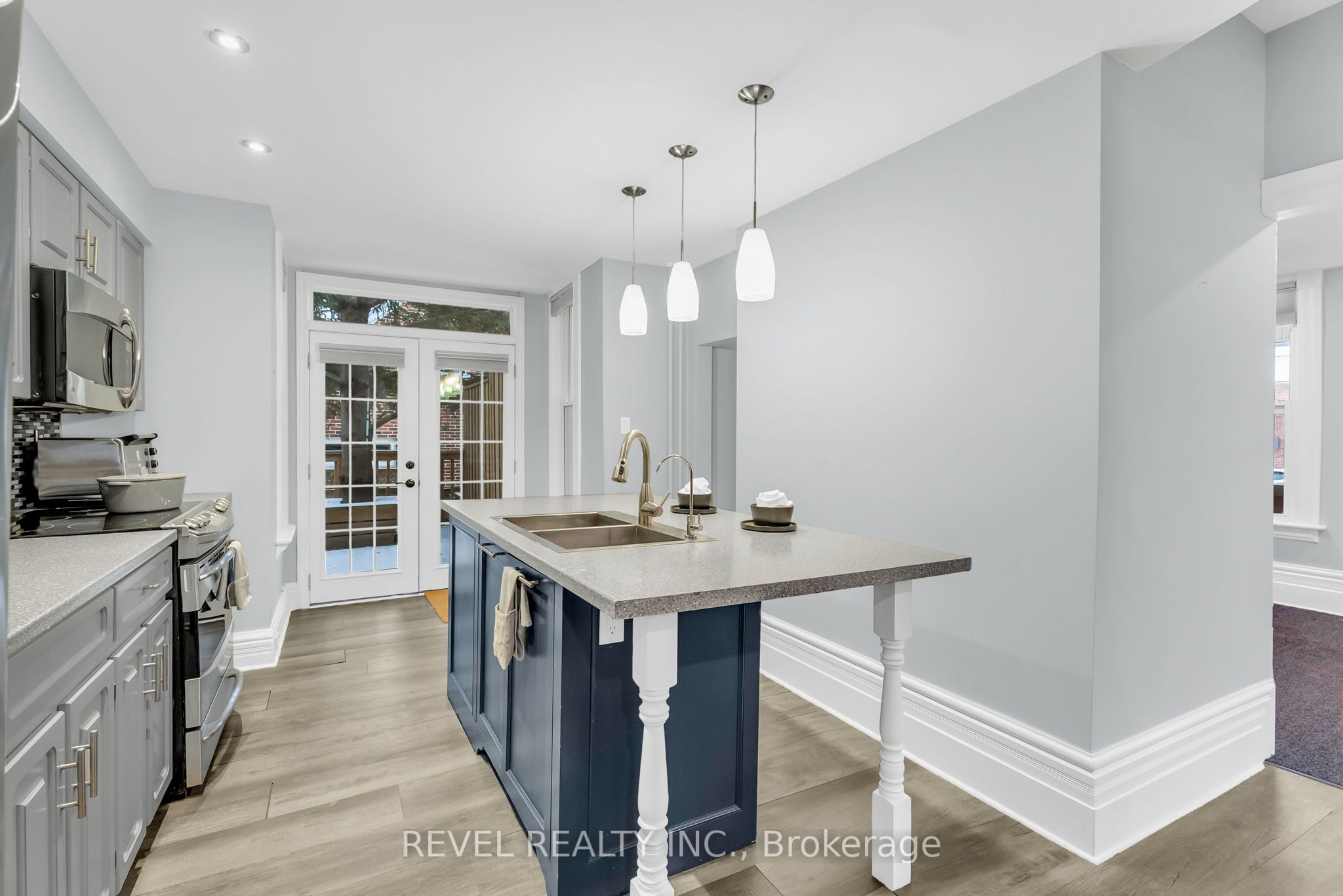 1 Third Avenue Property Photo 8