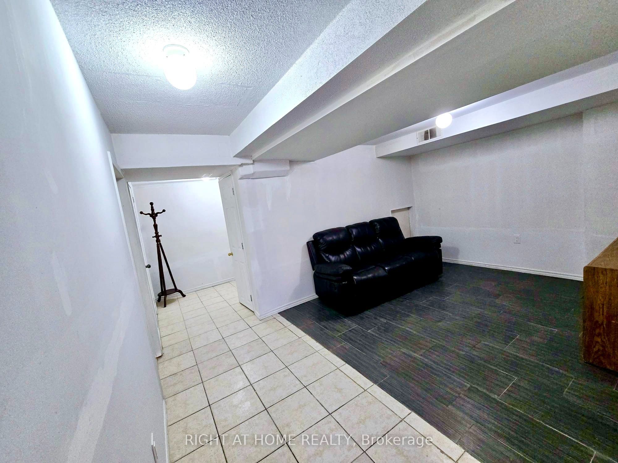 55 Velvet Grass Lane B Property Photo 5