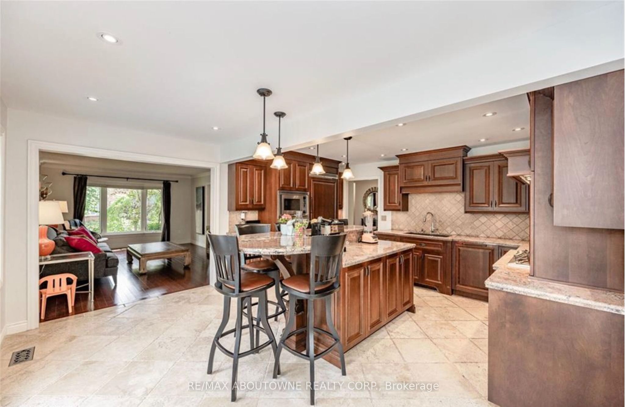 500 Blenheim Crescent Property Photo 11