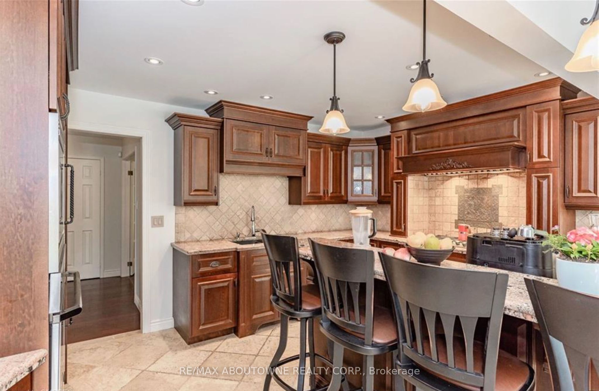 500 Blenheim Crescent Property Photo 14