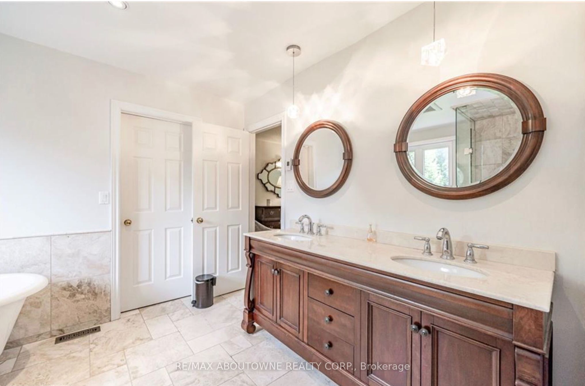 500 Blenheim Crescent Property Photo 25
