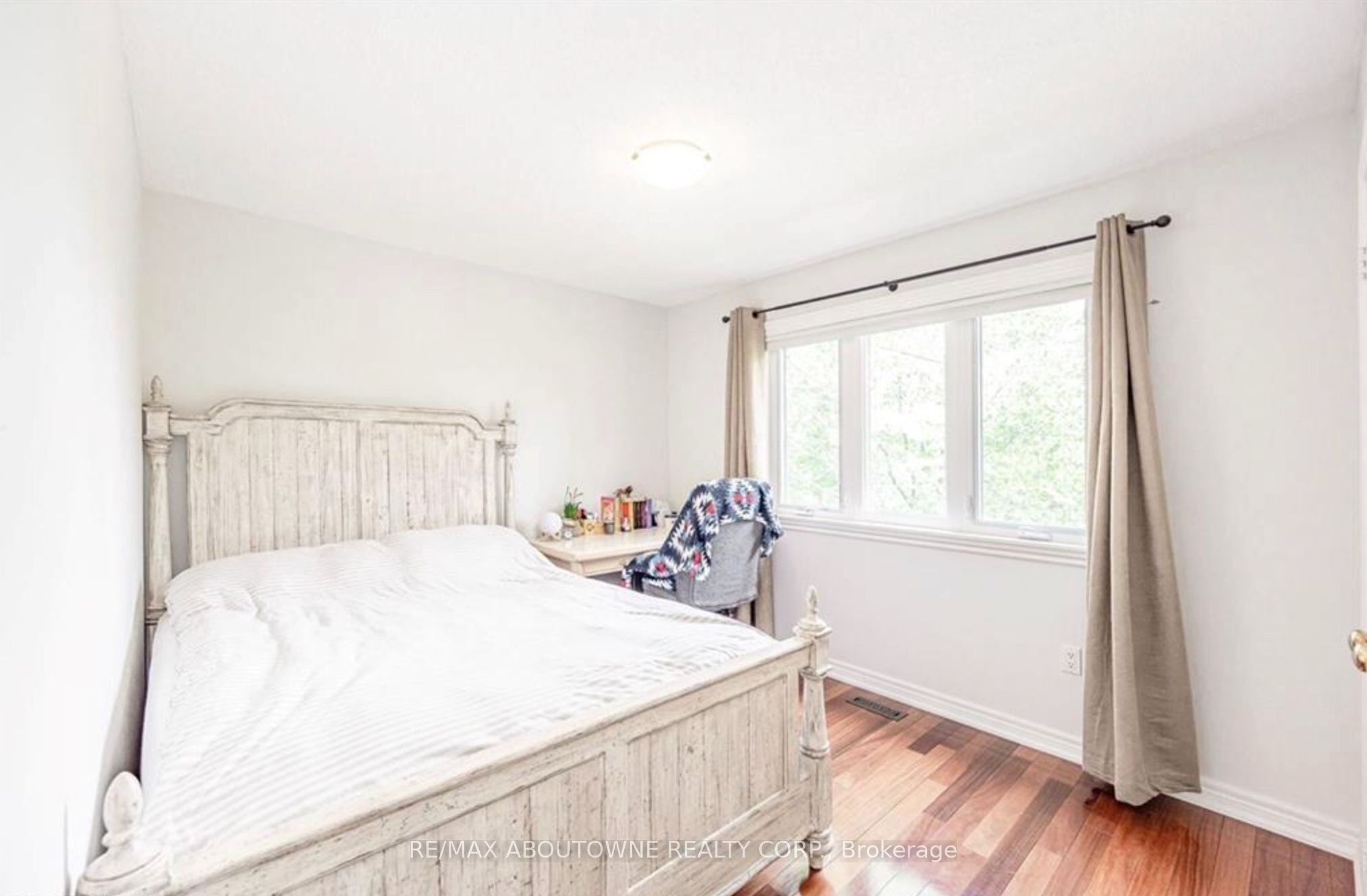500 Blenheim Crescent Property Photo 29
