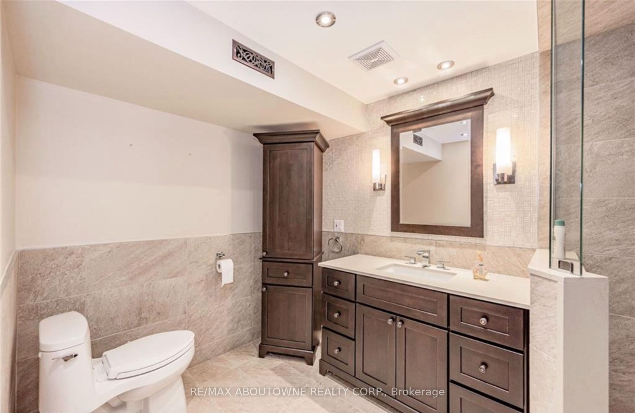 500 Blenheim Crescent Property Photo 38
