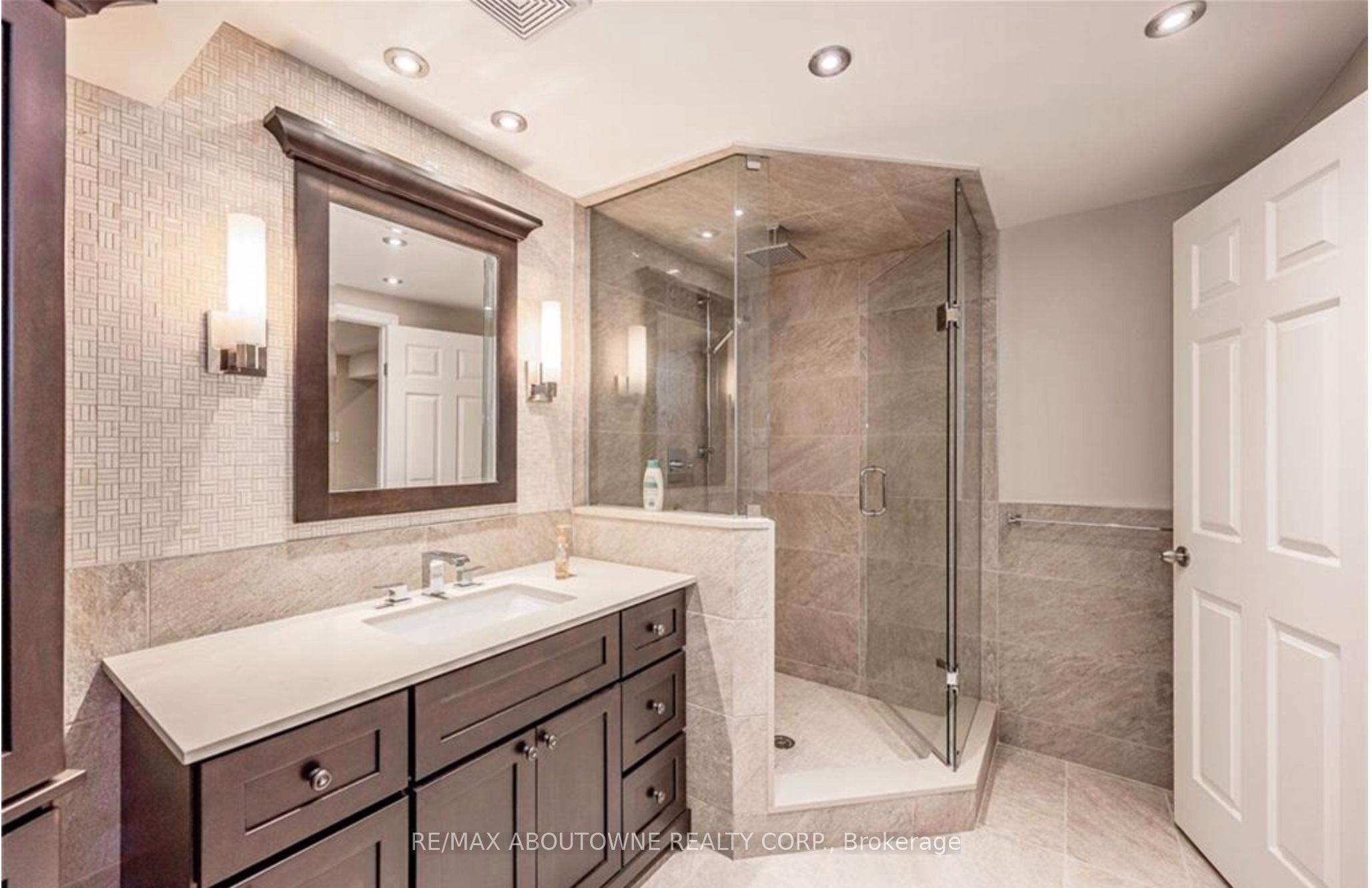 500 Blenheim Crescent Property Photo 39