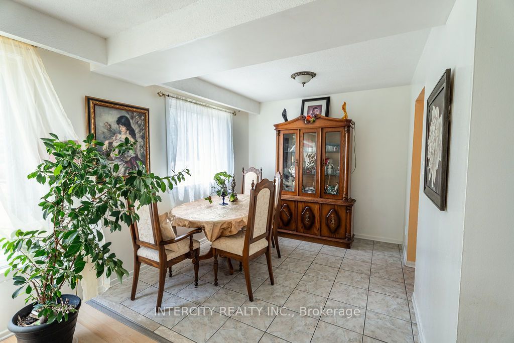 100 Dixon Road Property Photo 8